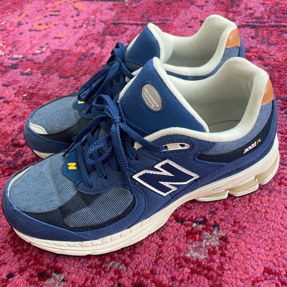 GREAT CONDITION New Balance 2002R Sneakers